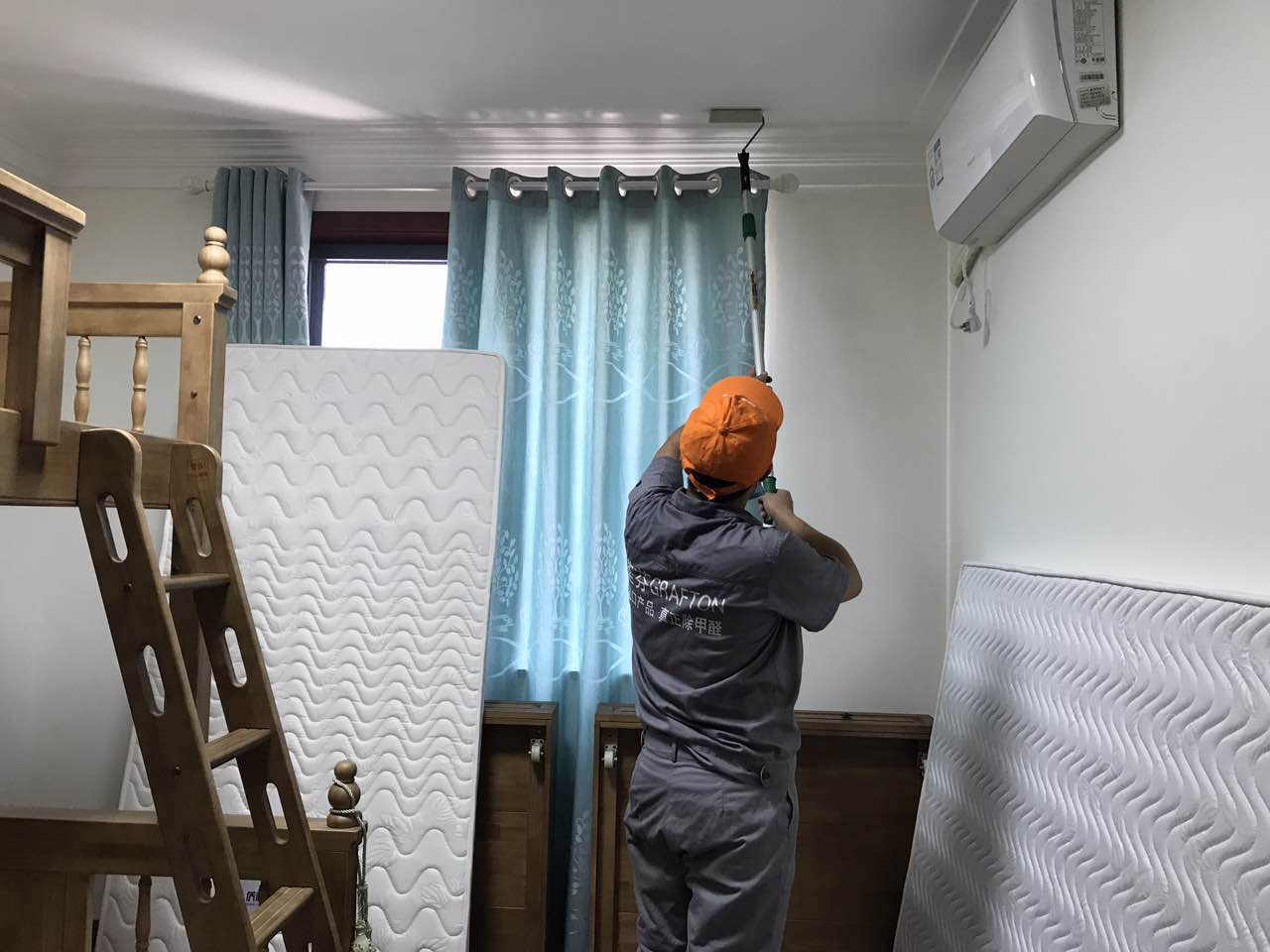 兒童房頂面滾筒重點(diǎn)施工 兒童房頂面滾筒重點(diǎn)施工